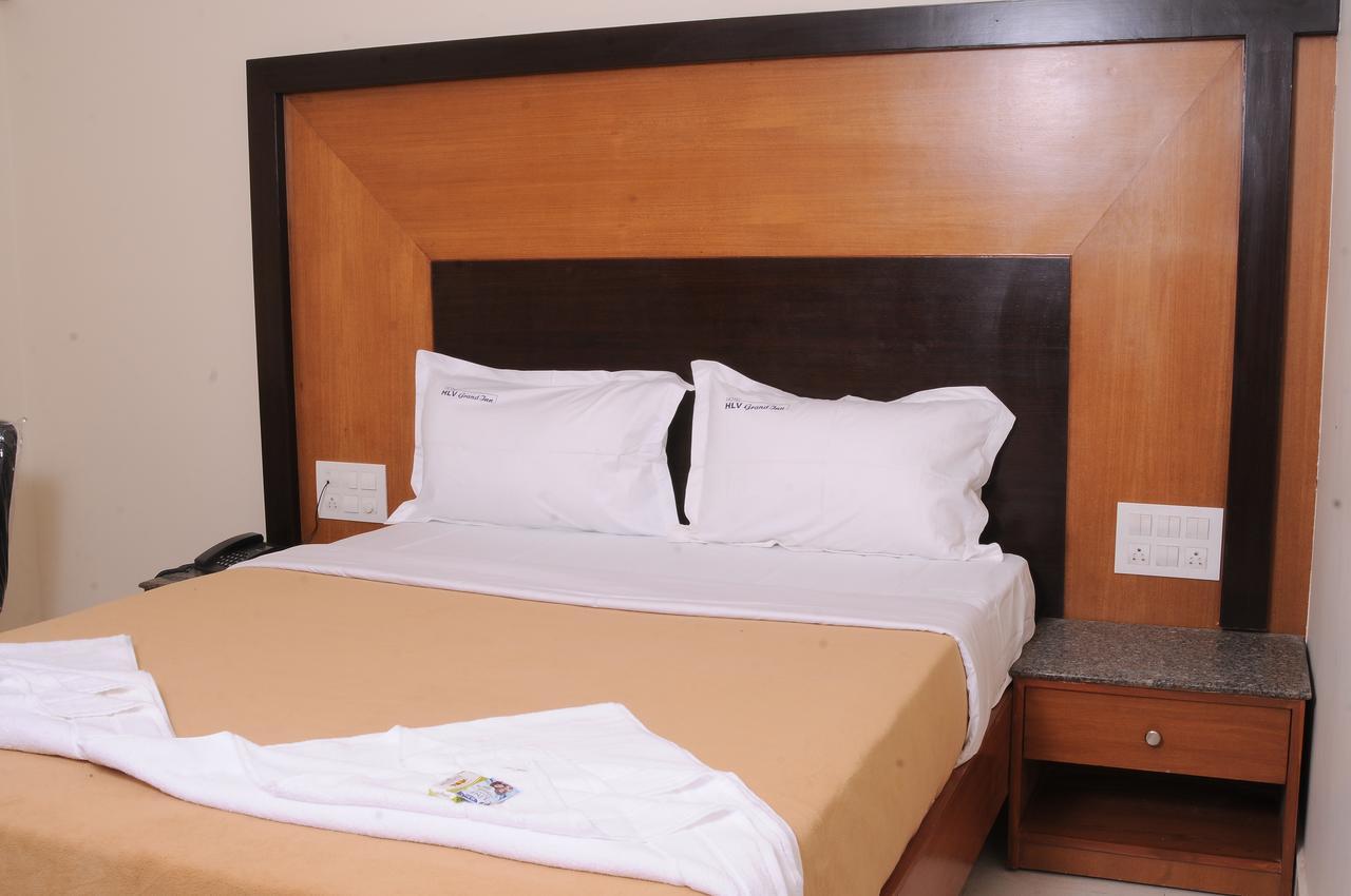 Hlv Grand Inn บังกาลอร์ ภายนอก รูปภาพ