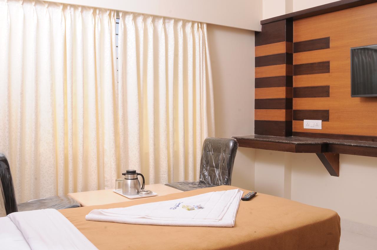 Hlv Grand Inn บังกาลอร์ ภายนอก รูปภาพ