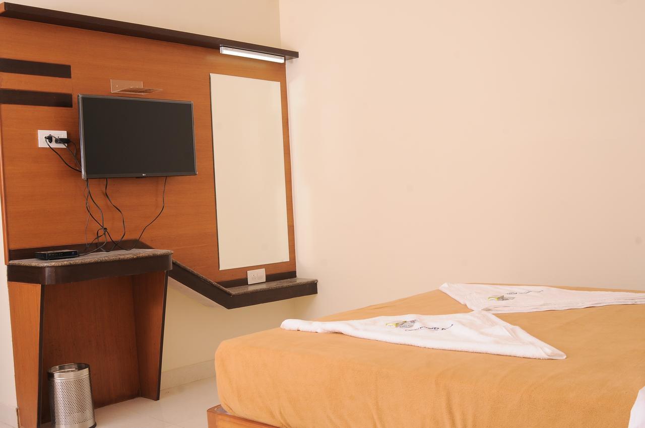 Hlv Grand Inn บังกาลอร์ ภายนอก รูปภาพ