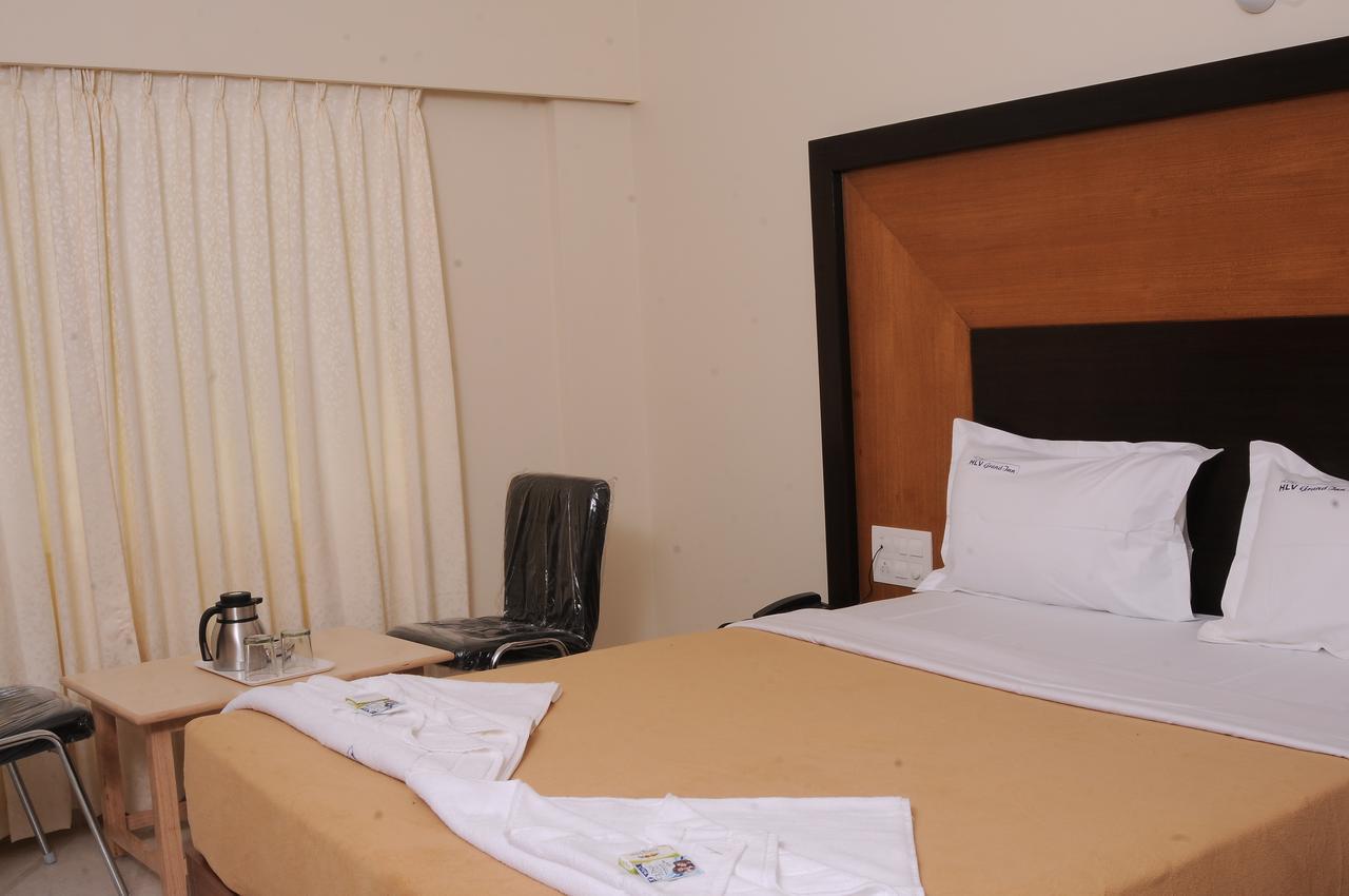 Hlv Grand Inn บังกาลอร์ ภายนอก รูปภาพ