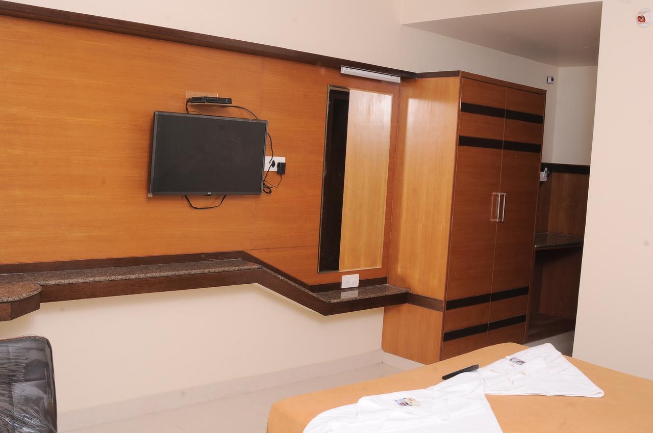 Hlv Grand Inn บังกาลอร์ ภายนอก รูปภาพ