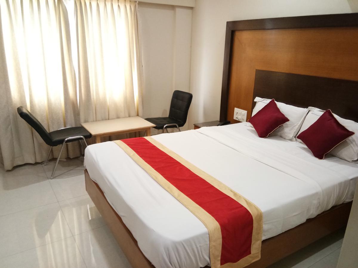 Hlv Grand Inn บังกาลอร์ ภายนอก รูปภาพ