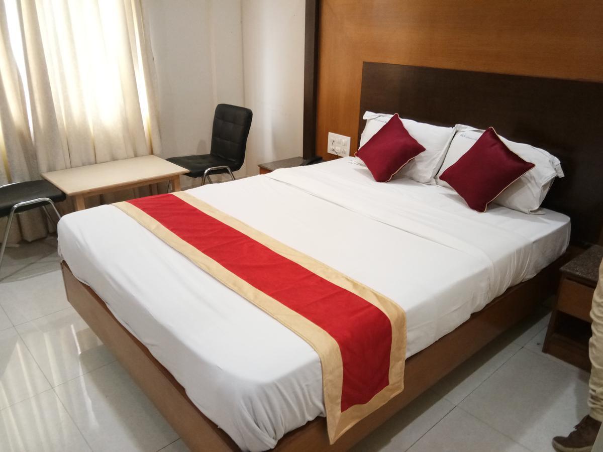 Hlv Grand Inn บังกาลอร์ ภายนอก รูปภาพ